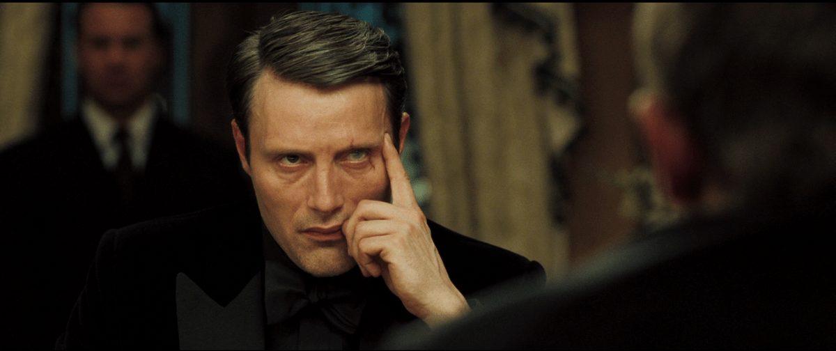 Mads Mikkelsen nel ruolo di LeChiffre, in Casino Royale