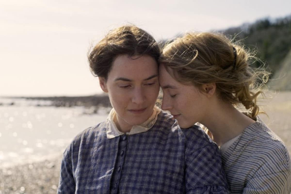 Ammonite recensione film con Kate Winslet e Saoirse Ronan