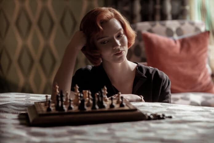 La regina degli scacchi recensione serie TV Netflix con Anya Taylor-Joy