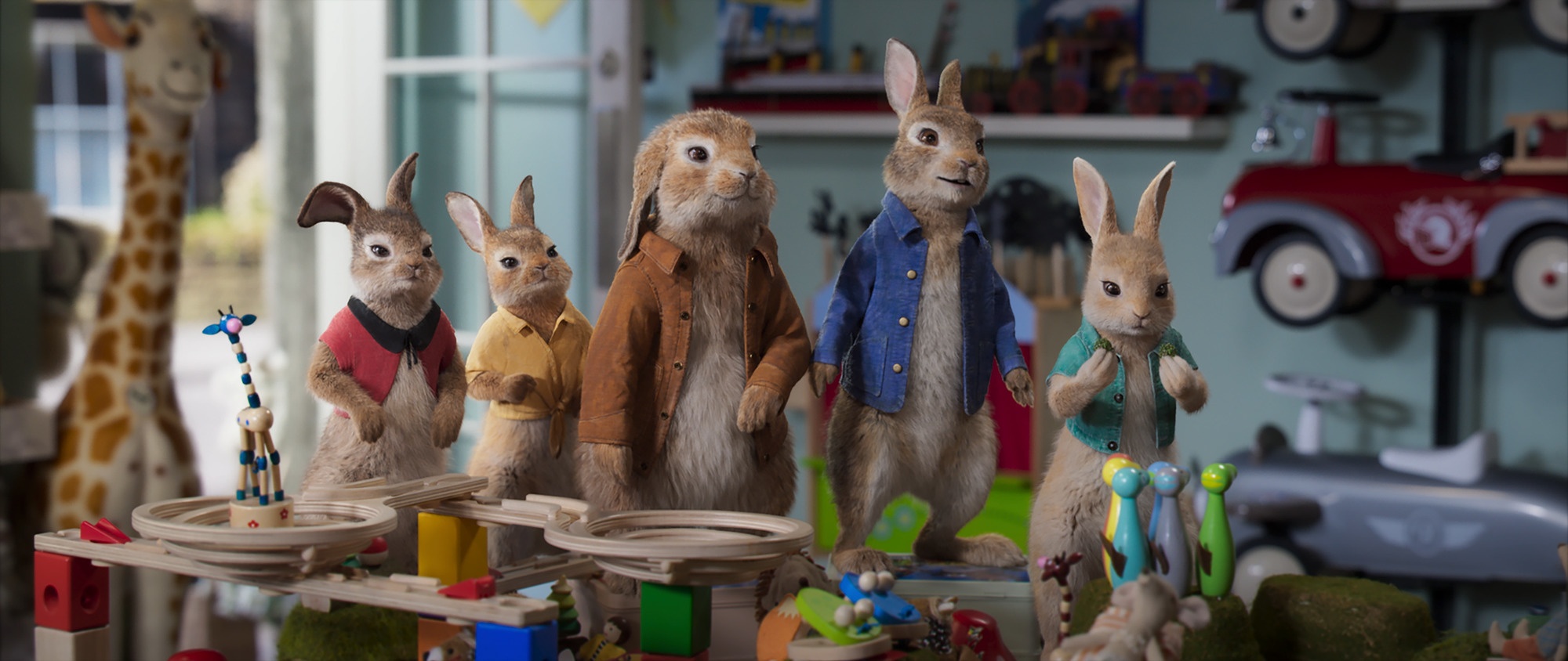 Peter Rabbit 2: Un birbante in fuga recensione film con Rose Byrne