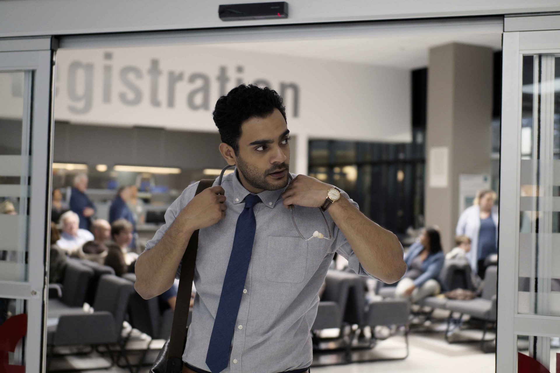 Transplant recensione serie TV di Joseph Kay con Hamza Haq [Sky]