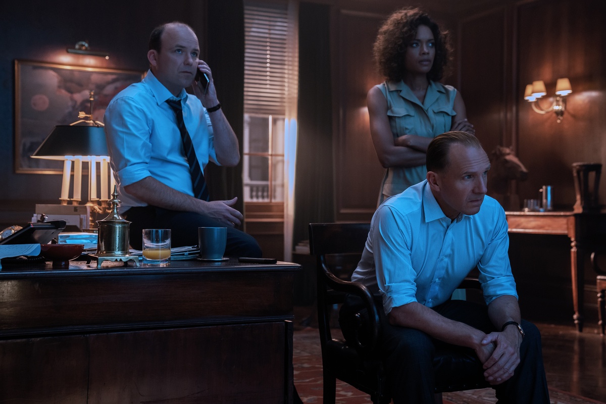Rory Kinnear (Tanner), Naomie Harris (Moneypenny), Ralph Fiennes (M) in No Time To Die (Credit: Nicola Dove © 2021 DANJAQ LLC / MGM)