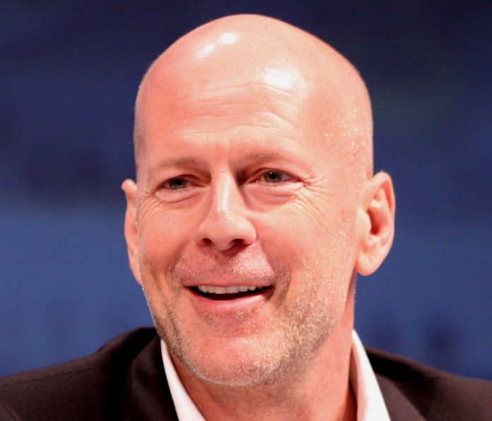 Bruce Willis lascia il mondo del cinema a causa dell'afasia