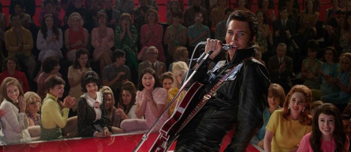 Elvis recensione film di Baz Luhrmann con Austin Butler e Tom Hanks