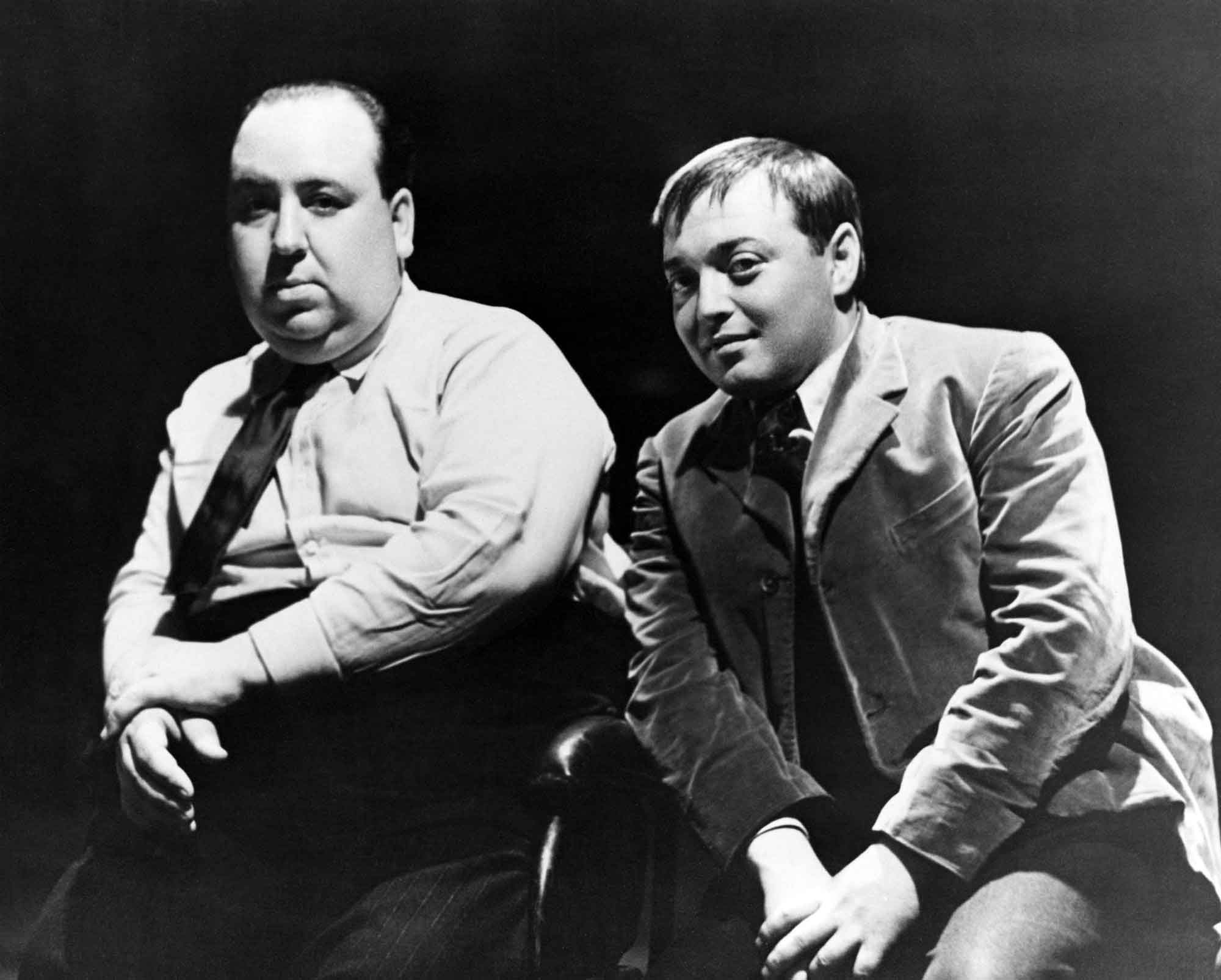 Alfred Hitchcock e Peter Lorre sul set di L'uomo che sapeva troppo