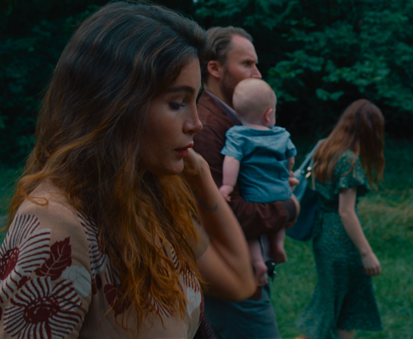 Trace Lysette, Joshua Close ed Emily Browning in Monica