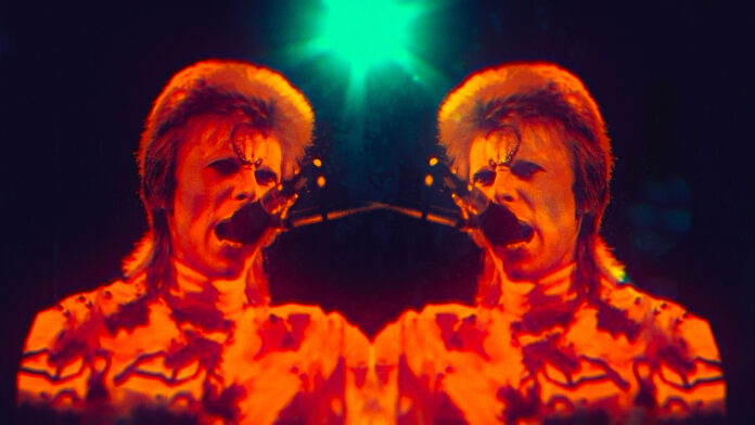 Moonage Daydream recensione film documentario di Brett Morgen con David Bowie