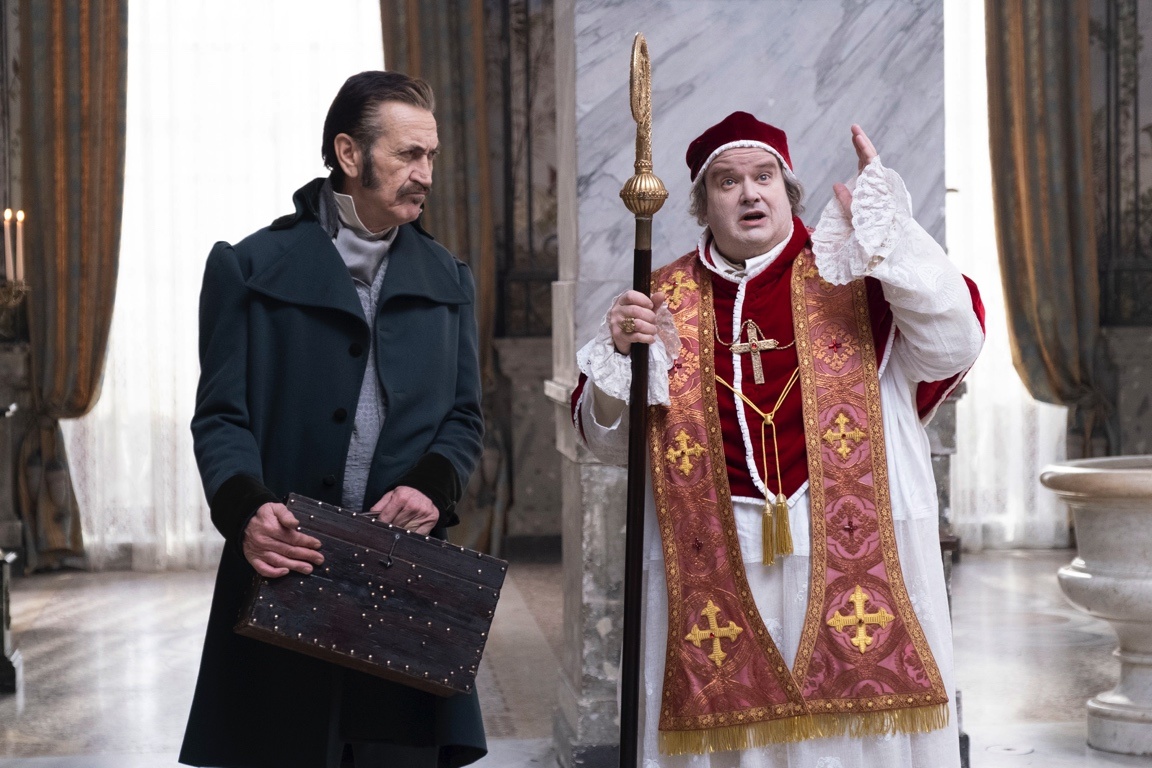 Meo Proietti (Marco Giallini) con Papa Alessandro Borgia (Giuseppe Battiston) ne Il Principe di Roma