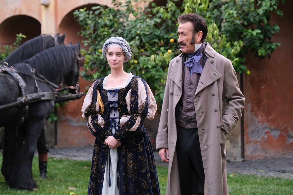 Beatrice Cenci (Denise Tantucci) accompagna Meo Proietti (Marco Giallini) ne Il Principe di Roma