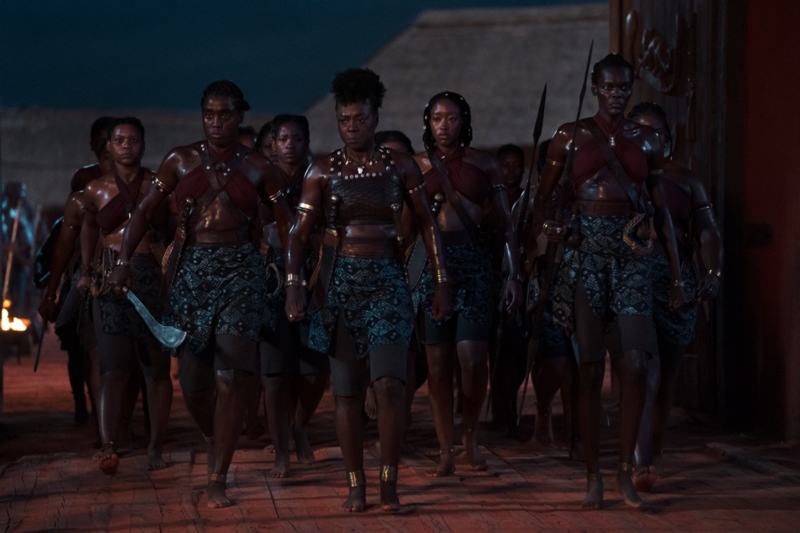 Nanisca (Viola Davis) leads her army (front row Lashana Lynch and Sheila Atim, second row Sisipho Mbopa, Lone Motsomi, Chioma Umeala)