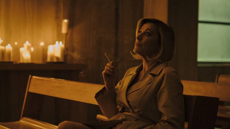 l'estranea recensione